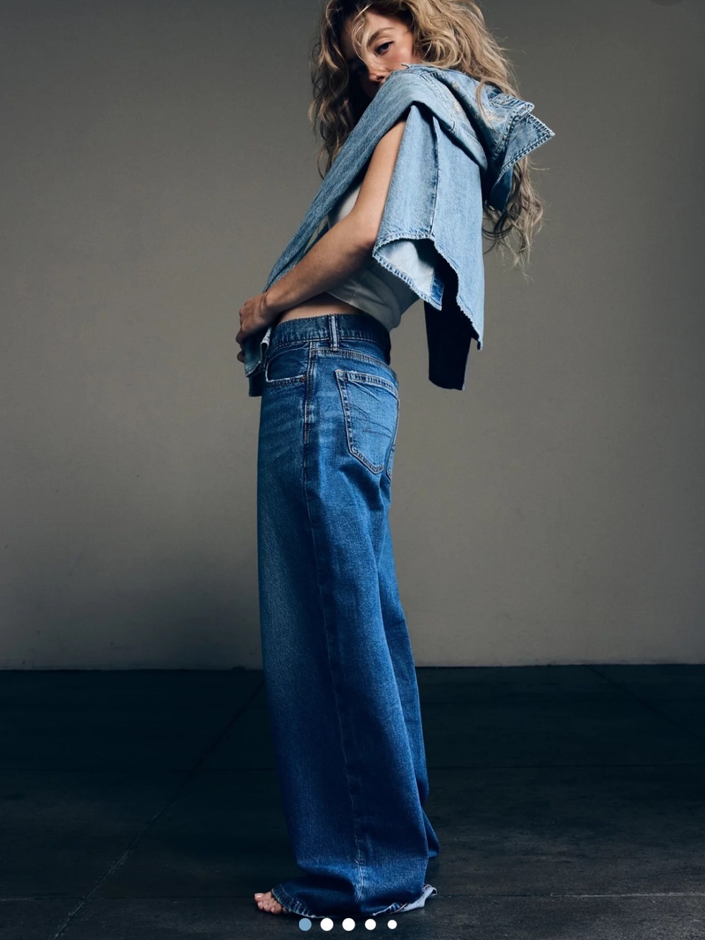 American Eagle Low-Rise Baggy Ultra Wide-Leg Jean